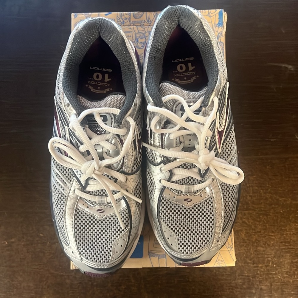 Brooks Addiction 10 in Silver/Anthracite/Plum - Picture 4 of 5